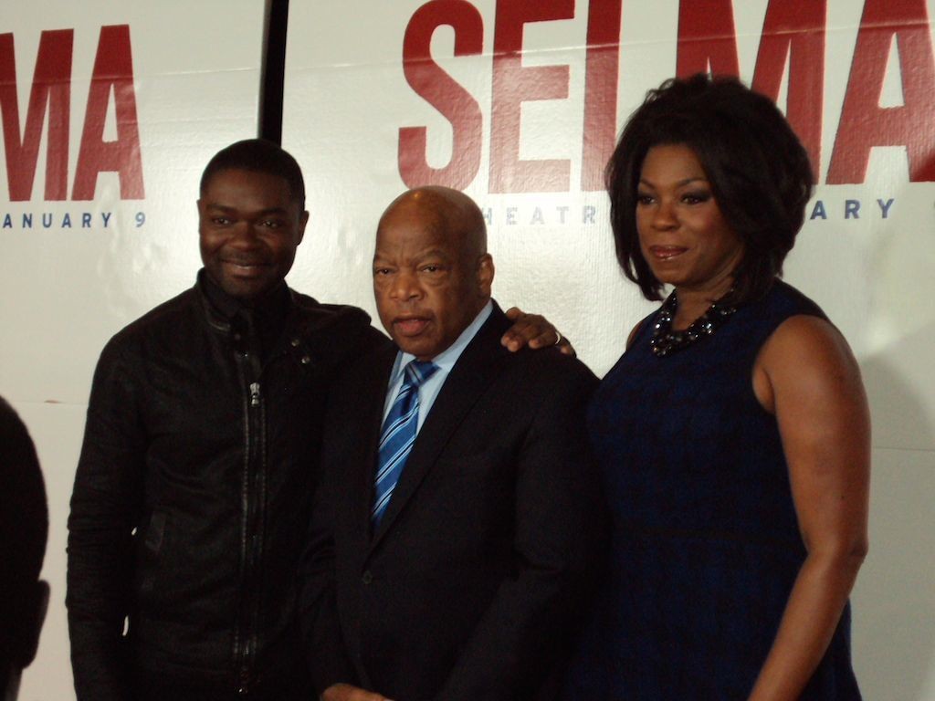 Selma Actors David Oyelowo & Lorraine Toussaint join Congressman John Lewis on the Red Carpet