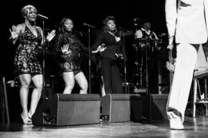 O'Jays band and backup singers